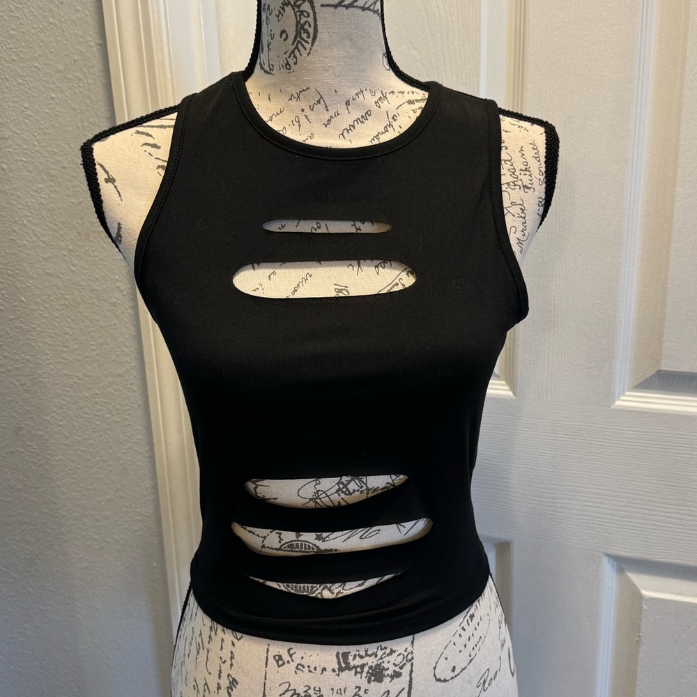 Ripped solid Crop tank top